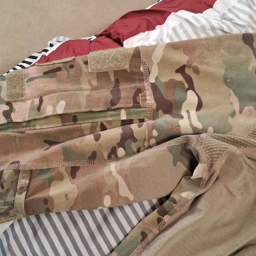 Men's Army Camouflage Long Sleeve Shirt - Picture 3 of 3